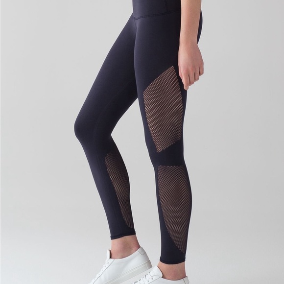 Grey Lululemon Reveal 7/8 Tight Size Small - Picture 9 of 10